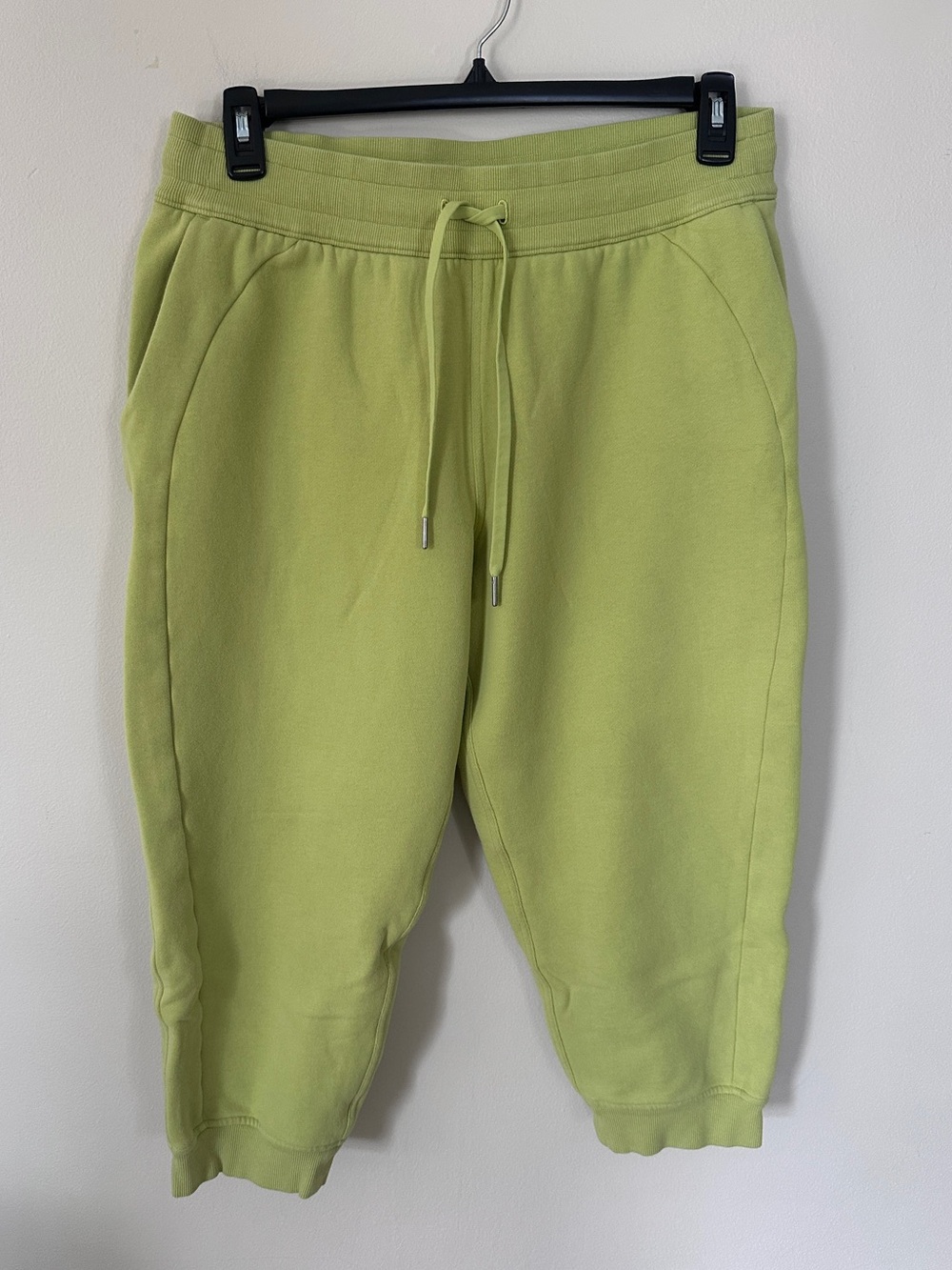Lululemon Scuba cropped jogger Wasabi lime green size 12